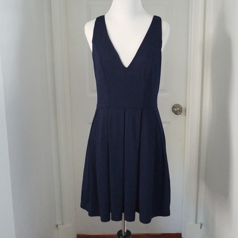 Tobi Low cut dress - Picture 1 of 7